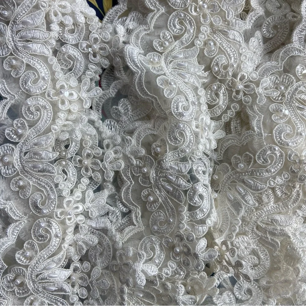 NWOT 7 Yards of Elegant, Almost White Lace Trim/Fabric w/Beads & Floral Stitch - Picture 6 of 16